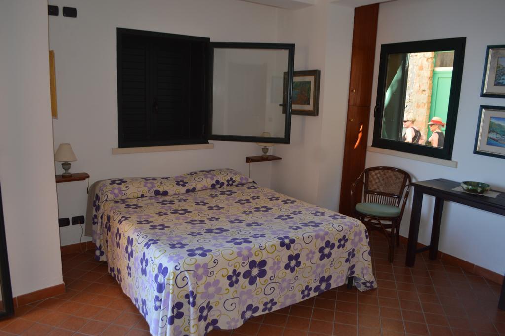 Bed and Breakfast Le Piccole Grotte Шилла Экстерьер фото