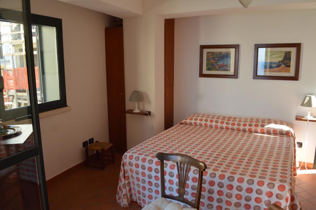 Bed and Breakfast Le Piccole Grotte Шилла Экстерьер фото