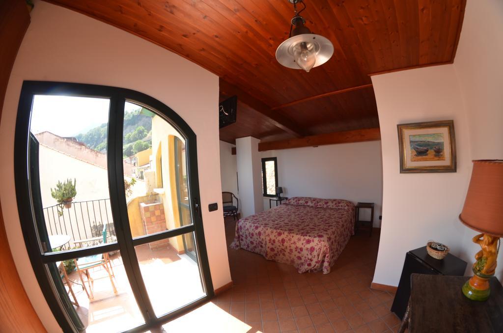 Bed and Breakfast Le Piccole Grotte Шилла Экстерьер фото