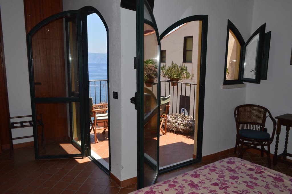 Bed and Breakfast Le Piccole Grotte Шилла Экстерьер фото