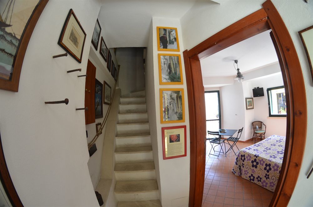 Bed and Breakfast Le Piccole Grotte Шилла Экстерьер фото