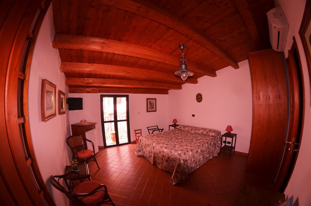 Bed and Breakfast Le Piccole Grotte Шилла Экстерьер фото