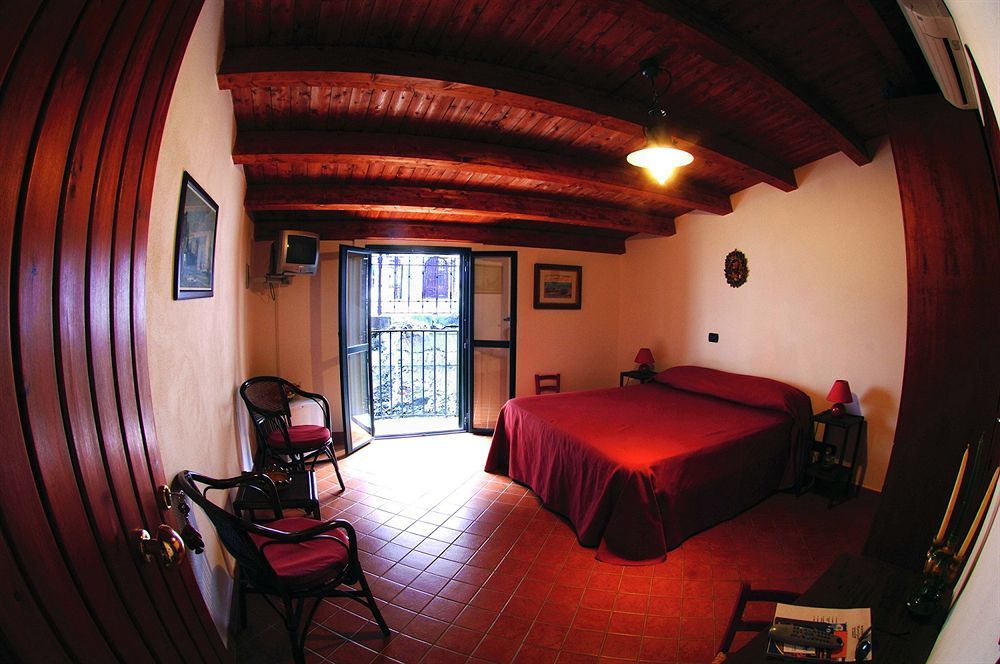 Bed and Breakfast Le Piccole Grotte Шилла Экстерьер фото