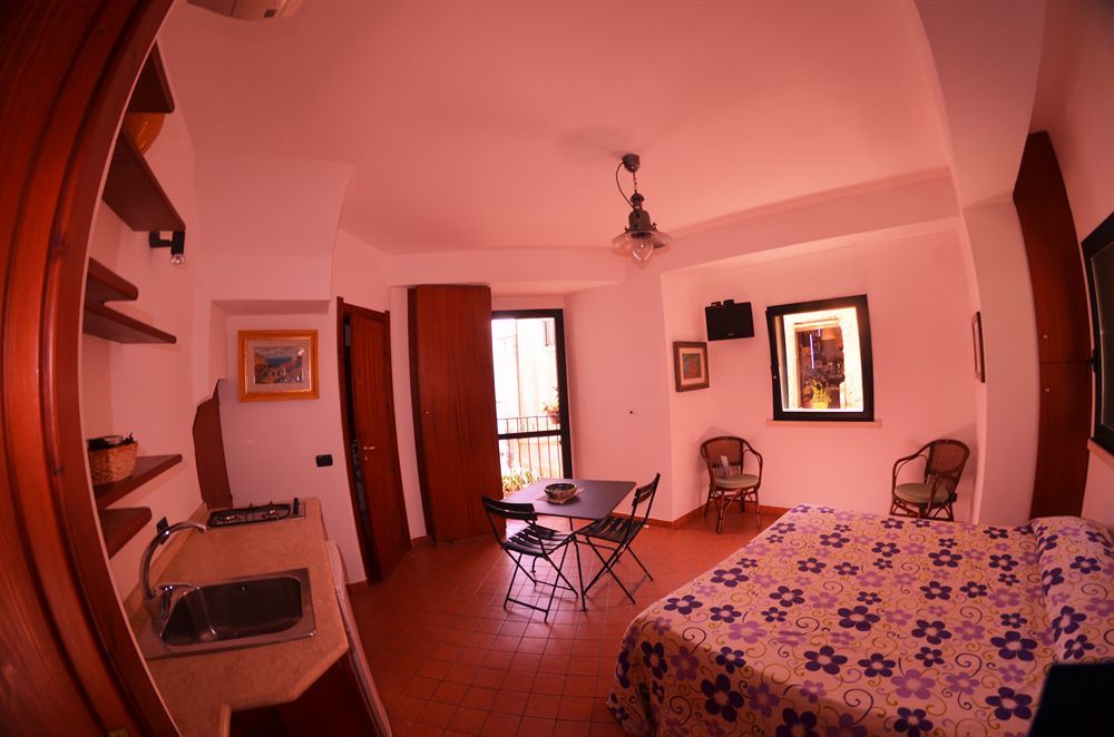 Bed and Breakfast Le Piccole Grotte Шилла Экстерьер фото
