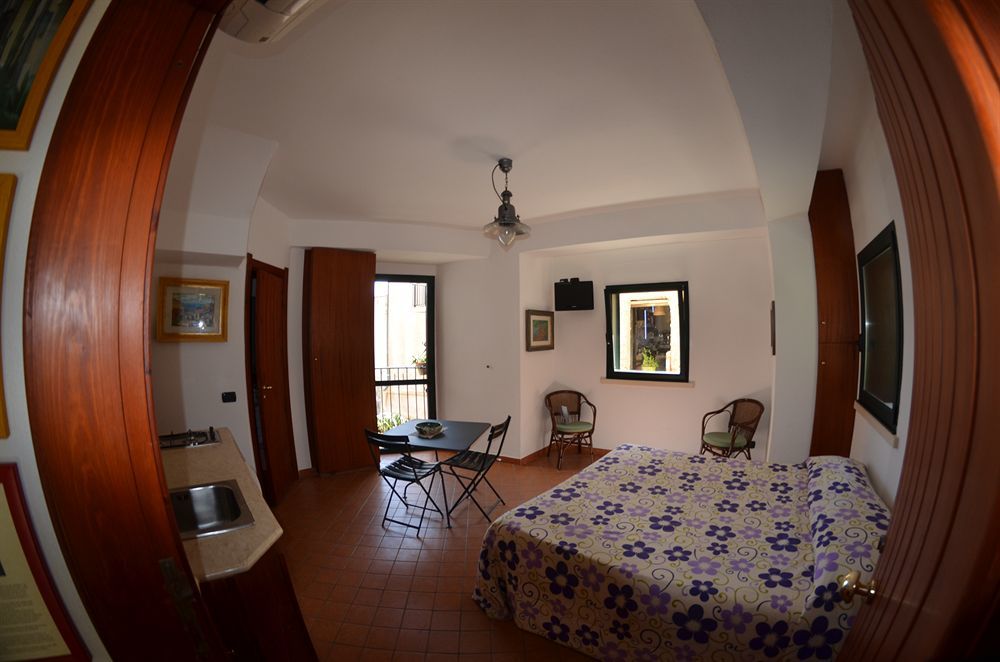 Bed and Breakfast Le Piccole Grotte Шилла Экстерьер фото