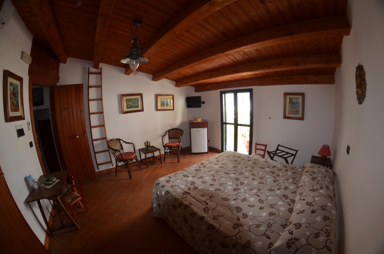 Bed and Breakfast Le Piccole Grotte Шилла Экстерьер фото