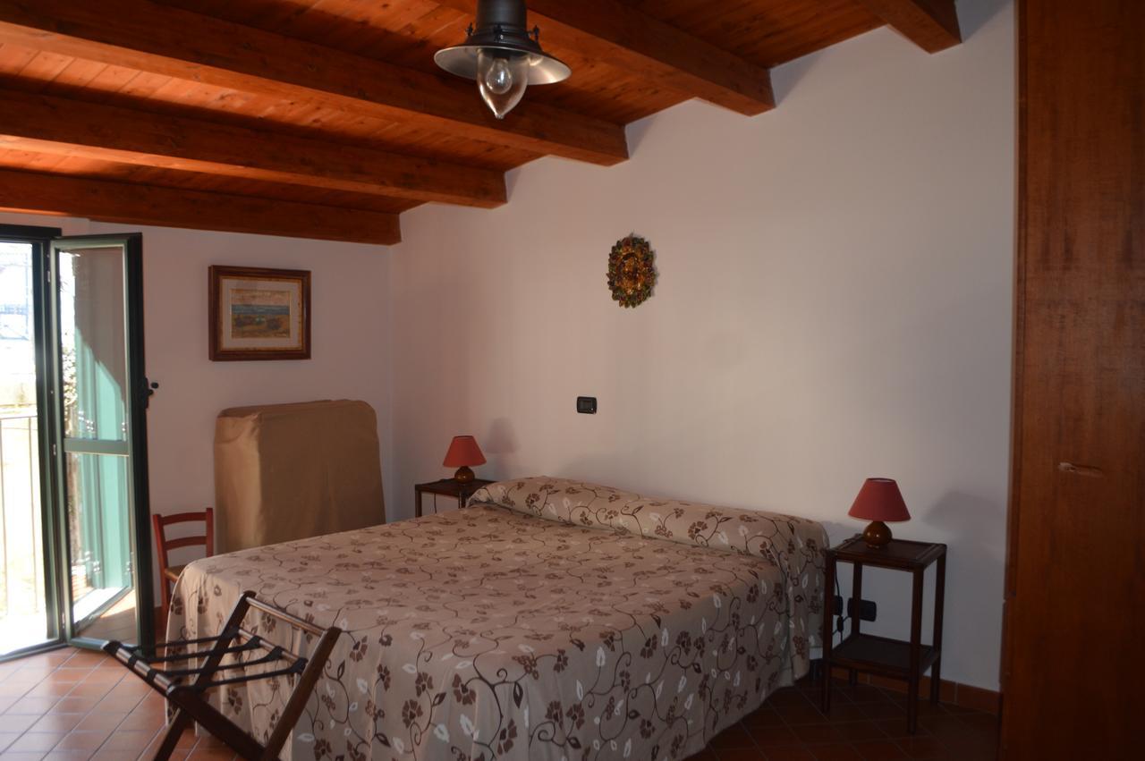 Bed and Breakfast Le Piccole Grotte Шилла Экстерьер фото