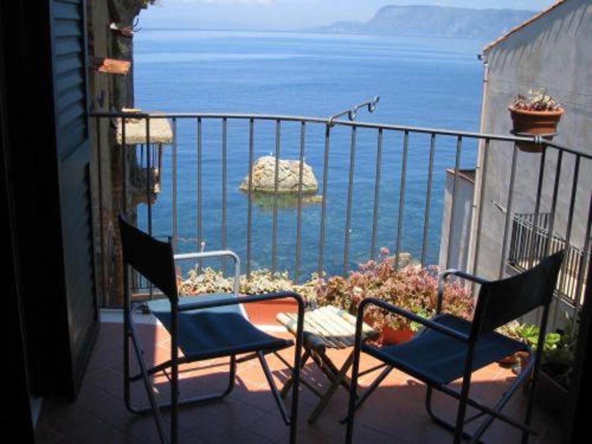 Bed and Breakfast Le Piccole Grotte Шилла Экстерьер фото