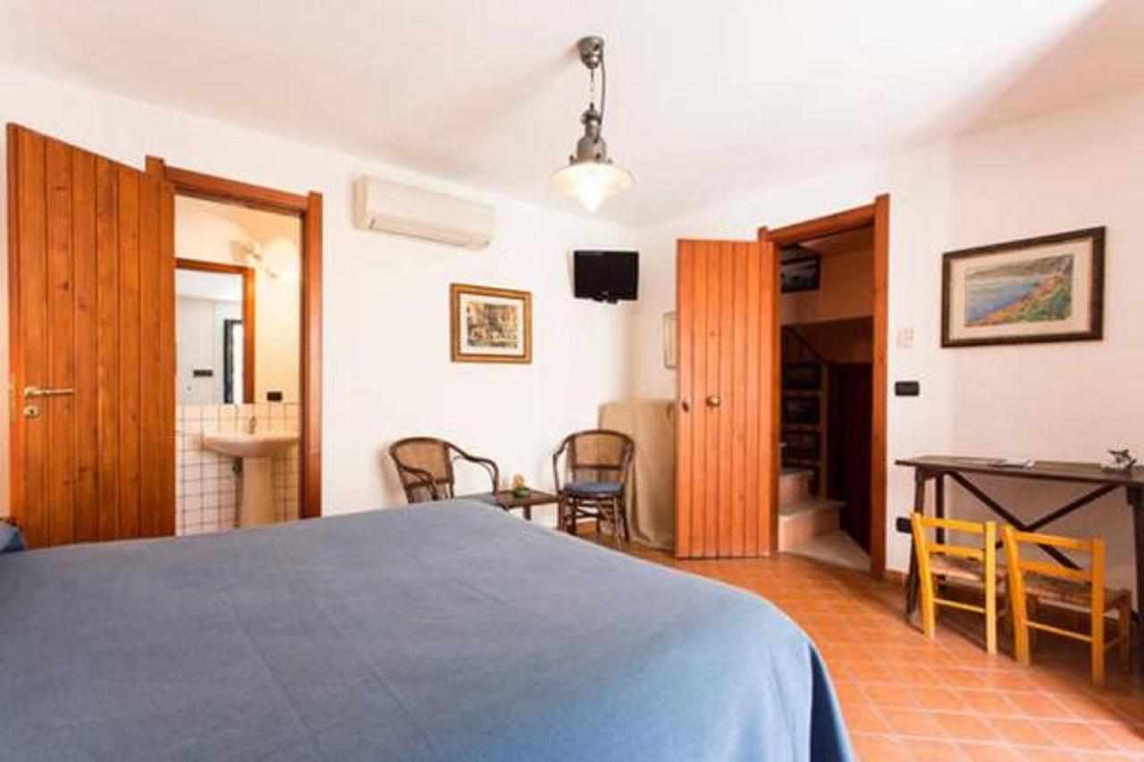 Bed and Breakfast Le Piccole Grotte Шилла Экстерьер фото
