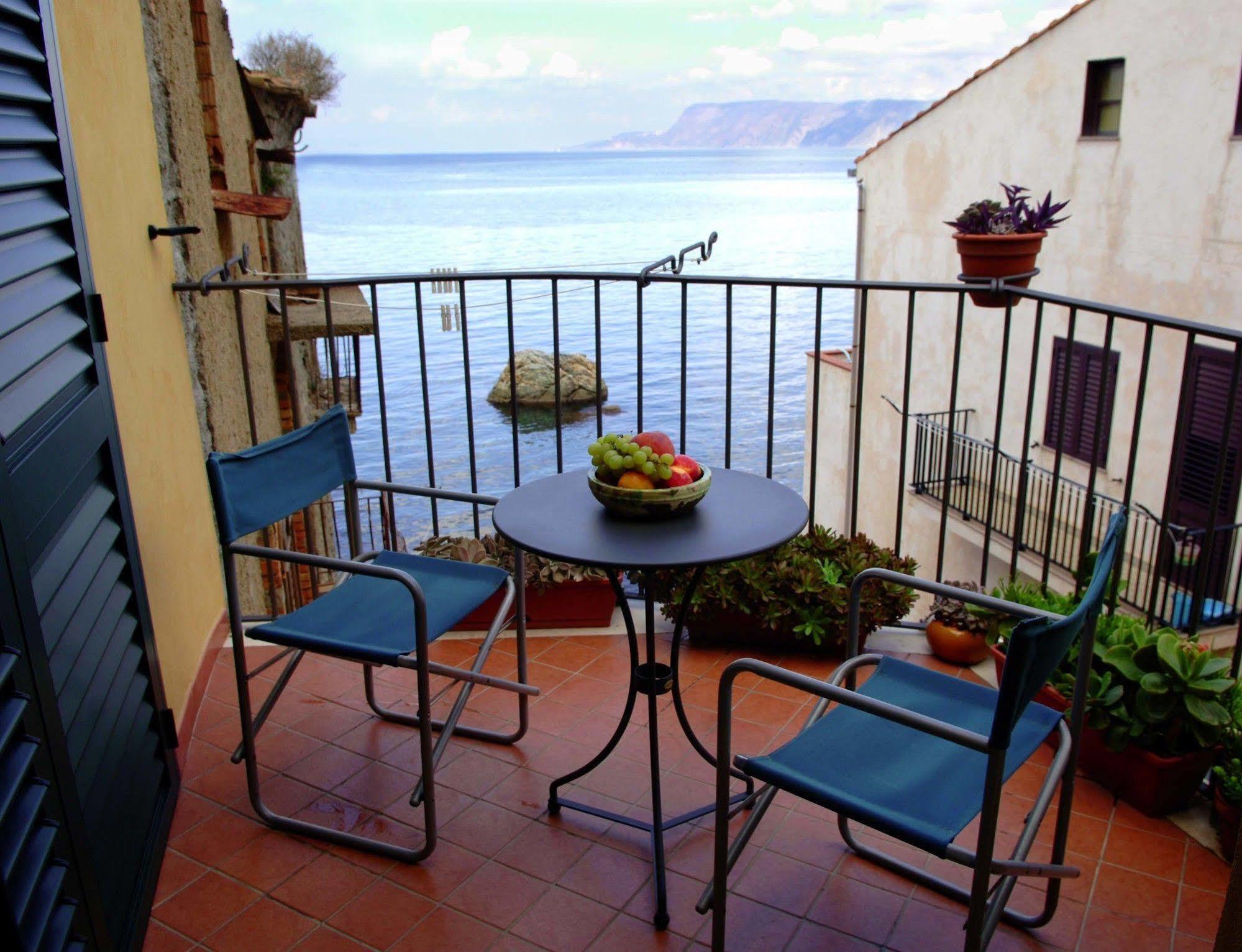 Bed and Breakfast Le Piccole Grotte Шилла Экстерьер фото