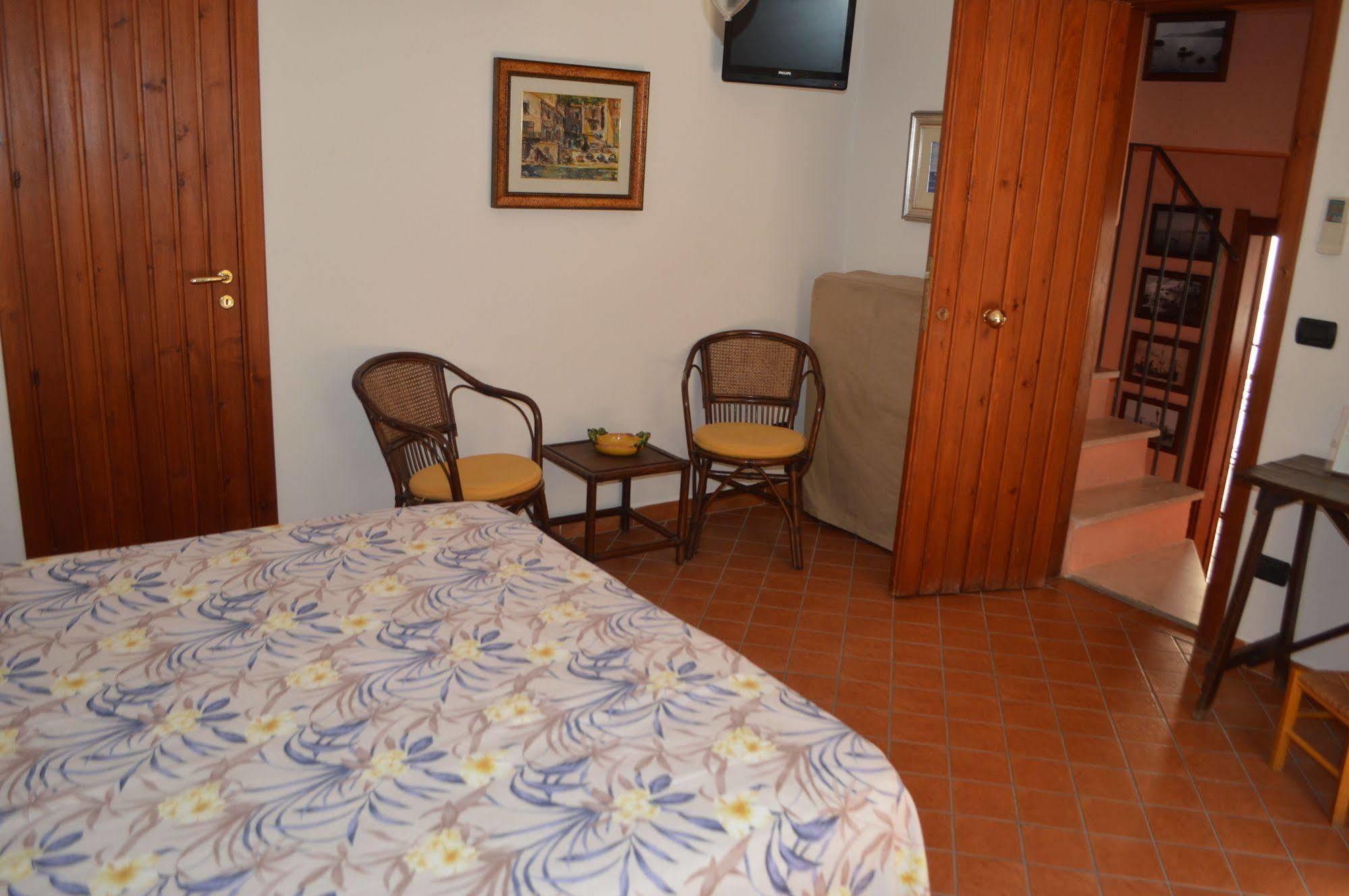 Bed and Breakfast Le Piccole Grotte Шилла Экстерьер фото