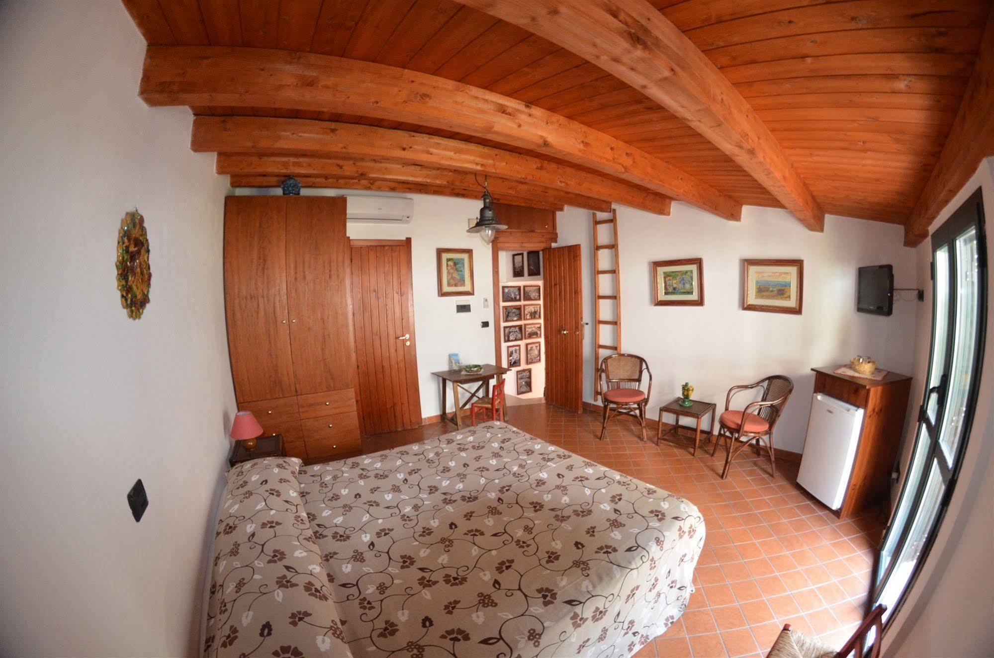 Bed and Breakfast Le Piccole Grotte Шилла Экстерьер фото